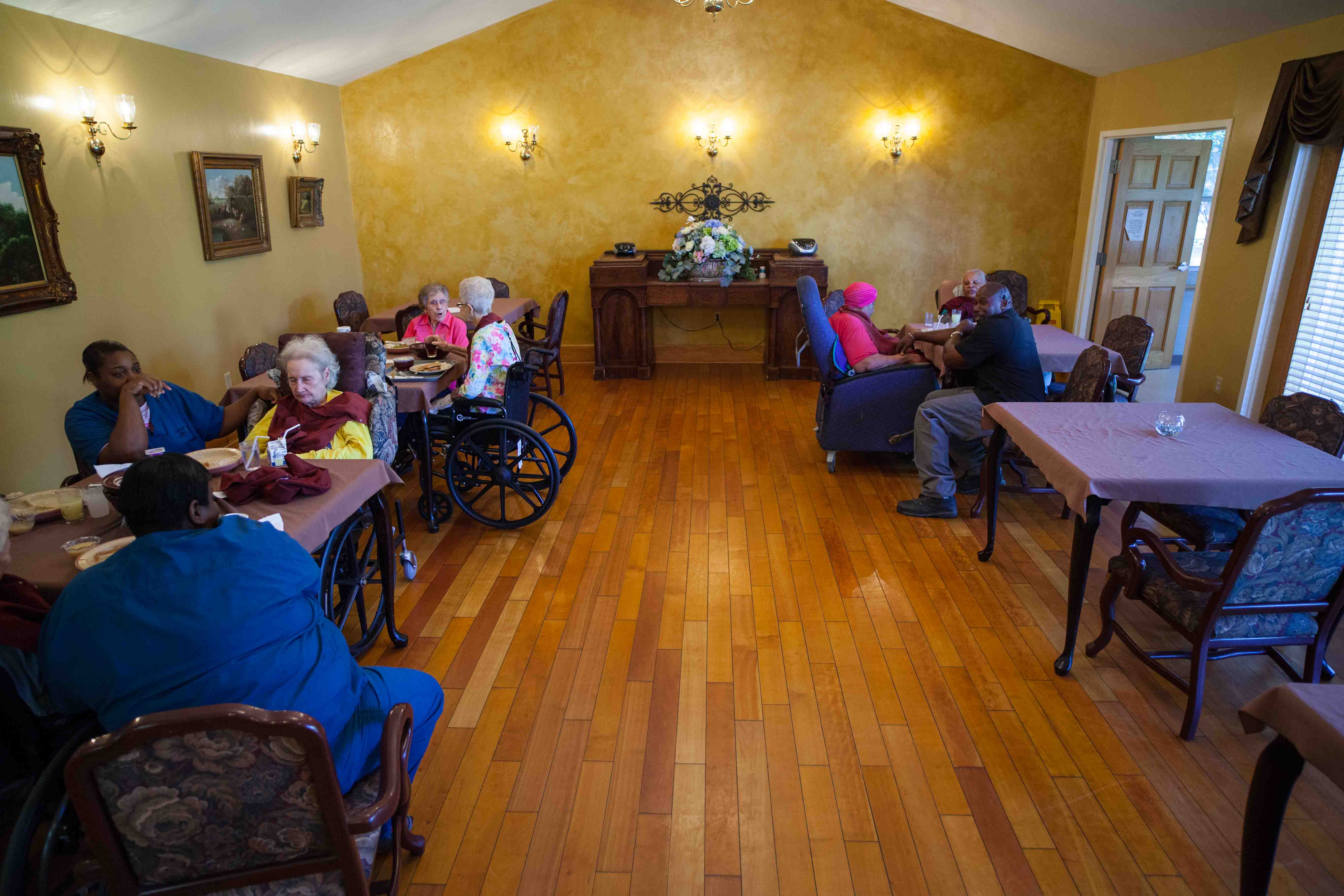 The Home - Lakeview Manor Nursing Home